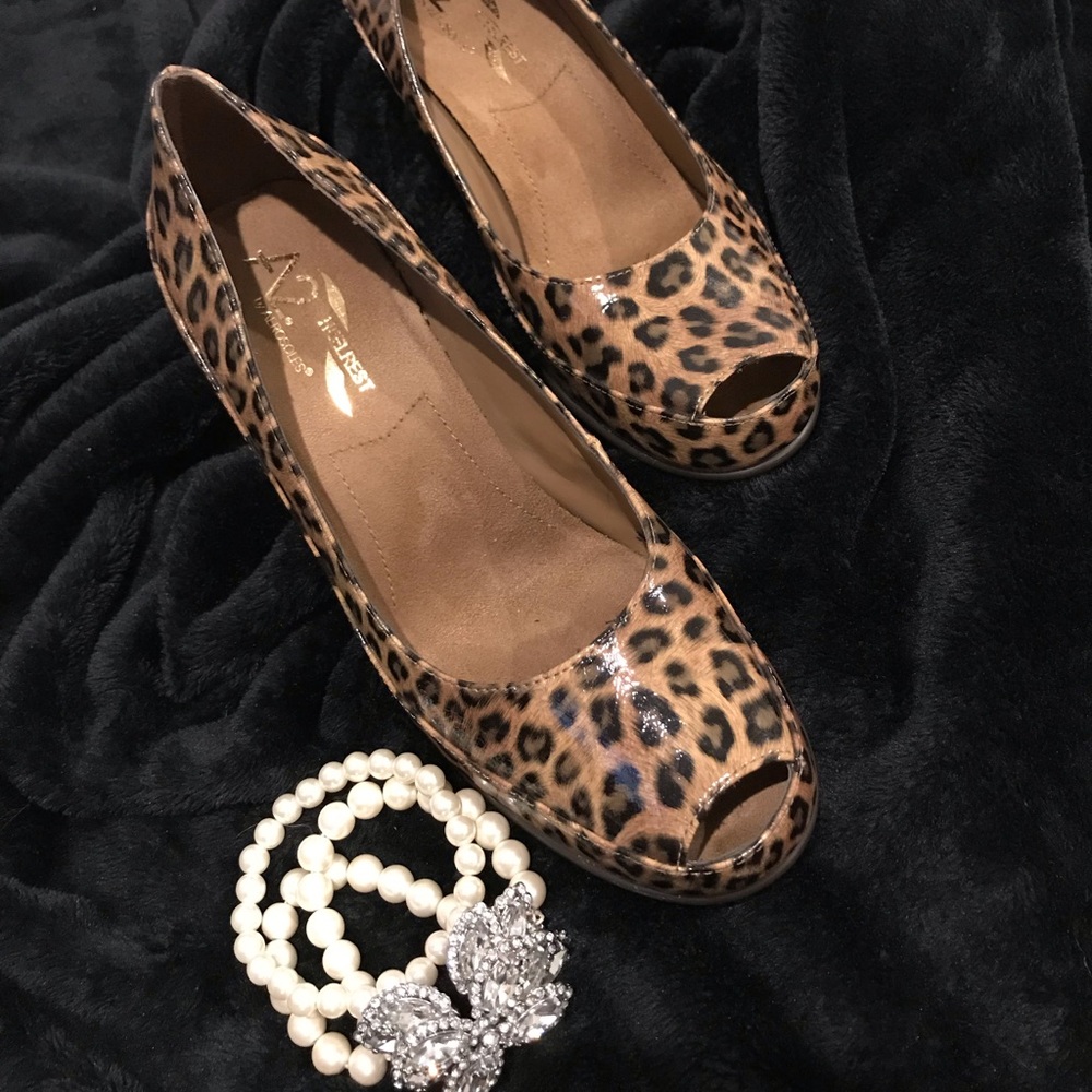 Leopard Peep Toe Heel Sz 8W, A2 by Aerosoles